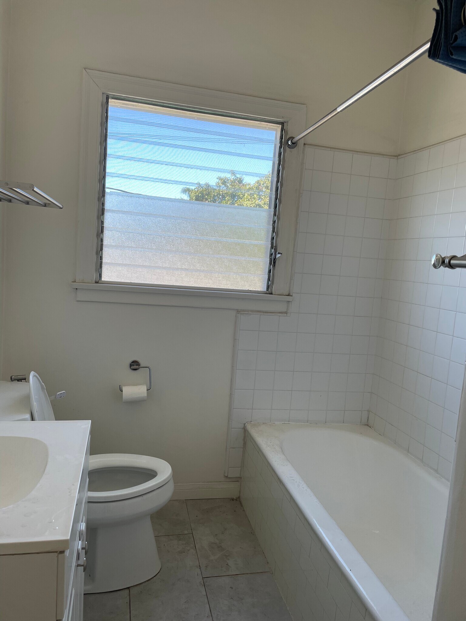 Building Photo - 417 N Gardner St