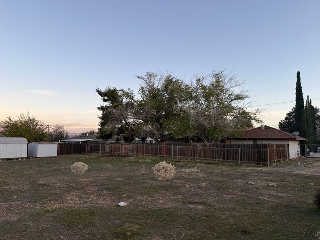 Building Photo - 14606 Riverside St