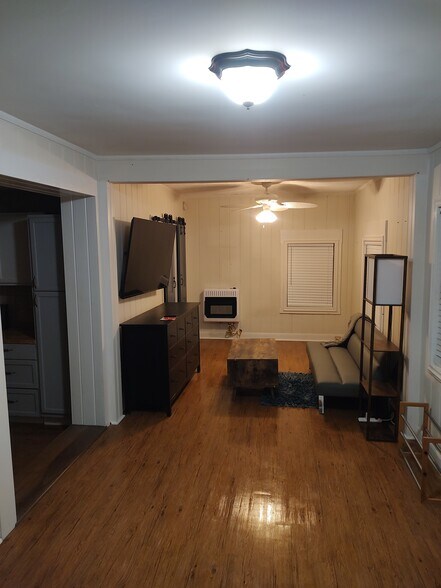 Building Photo - 534 W 39th St
