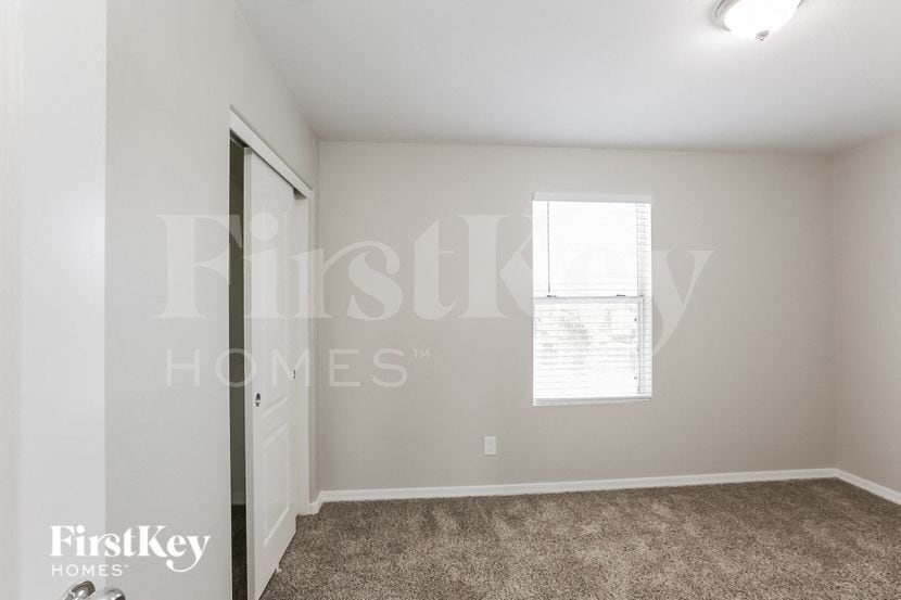 Building Photo - 7915 S 8th Way