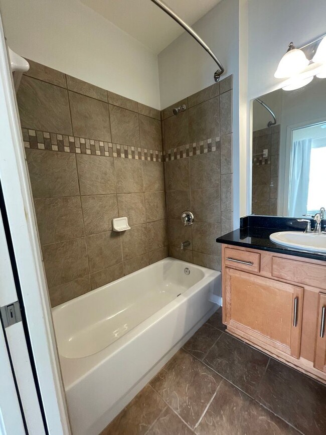 Building Photo - 2310 Elliott Ave