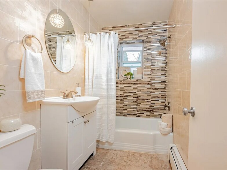 Building Photo - 2456 East Ave