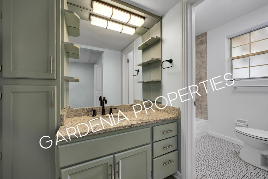 Building Photo - 1353 Placid Pl