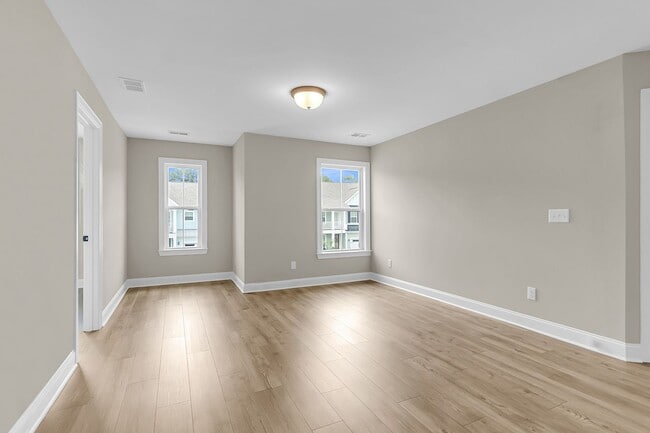 Building Photo - 687 Black Pine Rd