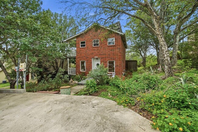 Building Photo - 1104 Franklin Dr