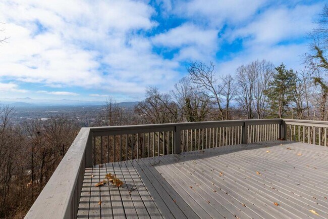 Building Photo - 200 Bent Tree Rd