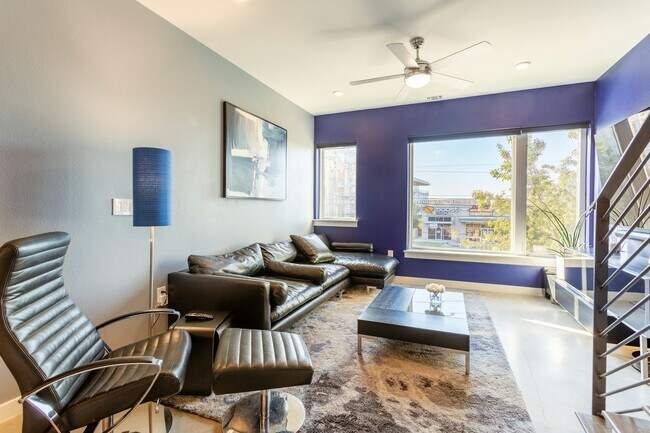 Building Photo - 2002 E 7th St