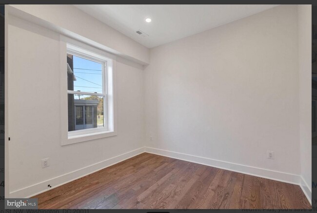 Building Photo - 134 Madison St NW