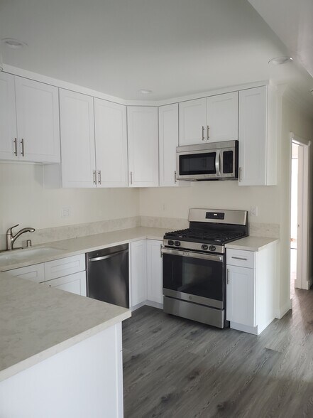 Building Photo - 5306 Romaine Street