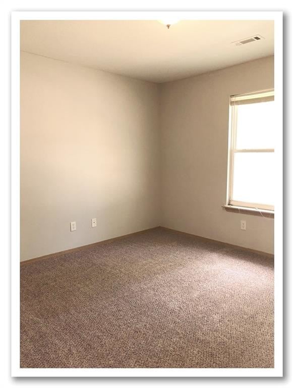 Building Photo - 807 Maple Dr