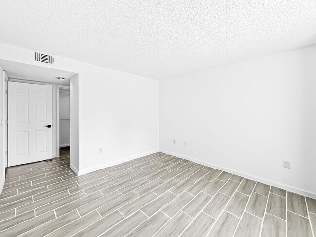 Building Photo - 2500 Winding Creek Blvd
