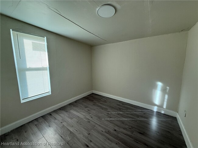 Building Photo - 173 E Rainbow St