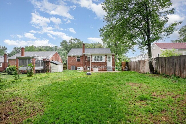 Building Photo - 2508 Larry Ave