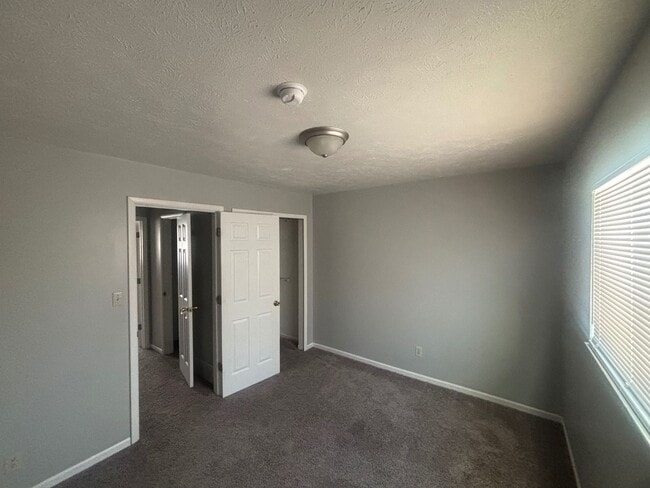 Building Photo - Charming 2-Bedroom Property in Prime Location