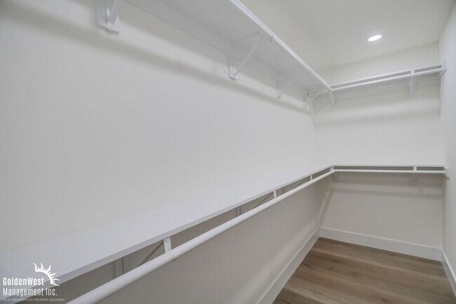 Building Photo - Fully Remodeled 3Bdm 2Ba Home in the Heart...