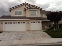 Building Photo - This beautiful 2-story, 5 bed / 3 bath hom...