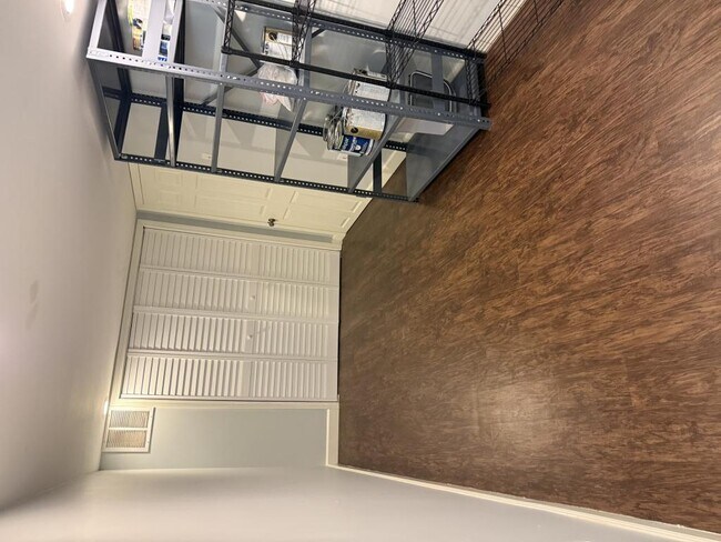 Building Photo - 2901 Lindsay Ave