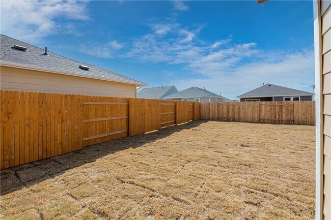 Building Photo - 220 Trailside Ln