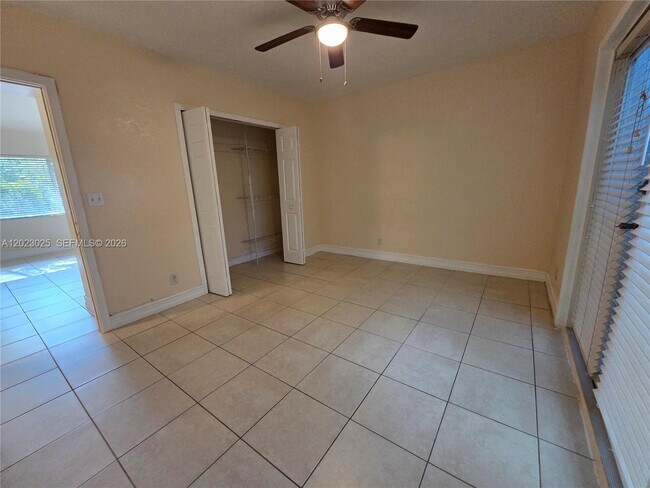 Building Photo - 1423 Holly Heights Dr