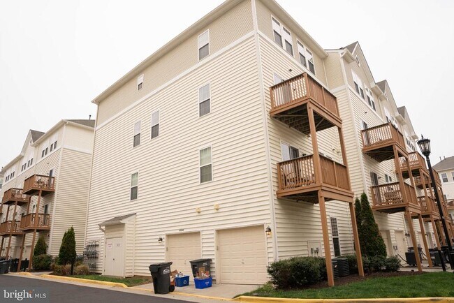 Building Photo - 42294 San Juan Terrace