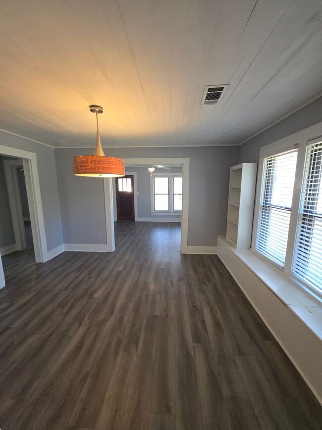 Building Photo - 418 E L St