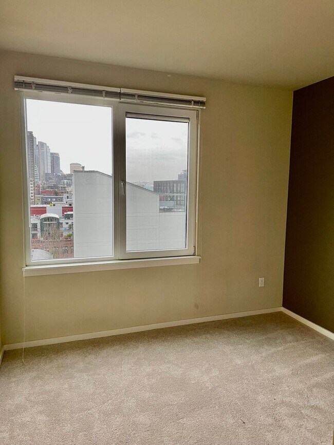 Building Photo - Views Galore, TOP FLOOR PENTHOUSE!!!
