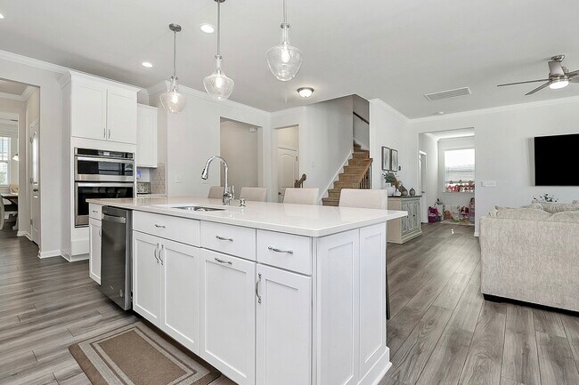 Building Photo - 17022 Carolina Pine Row