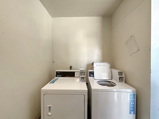 Building Photo - Charming 2BD/1BA Home in San Carlos W/ A/C...