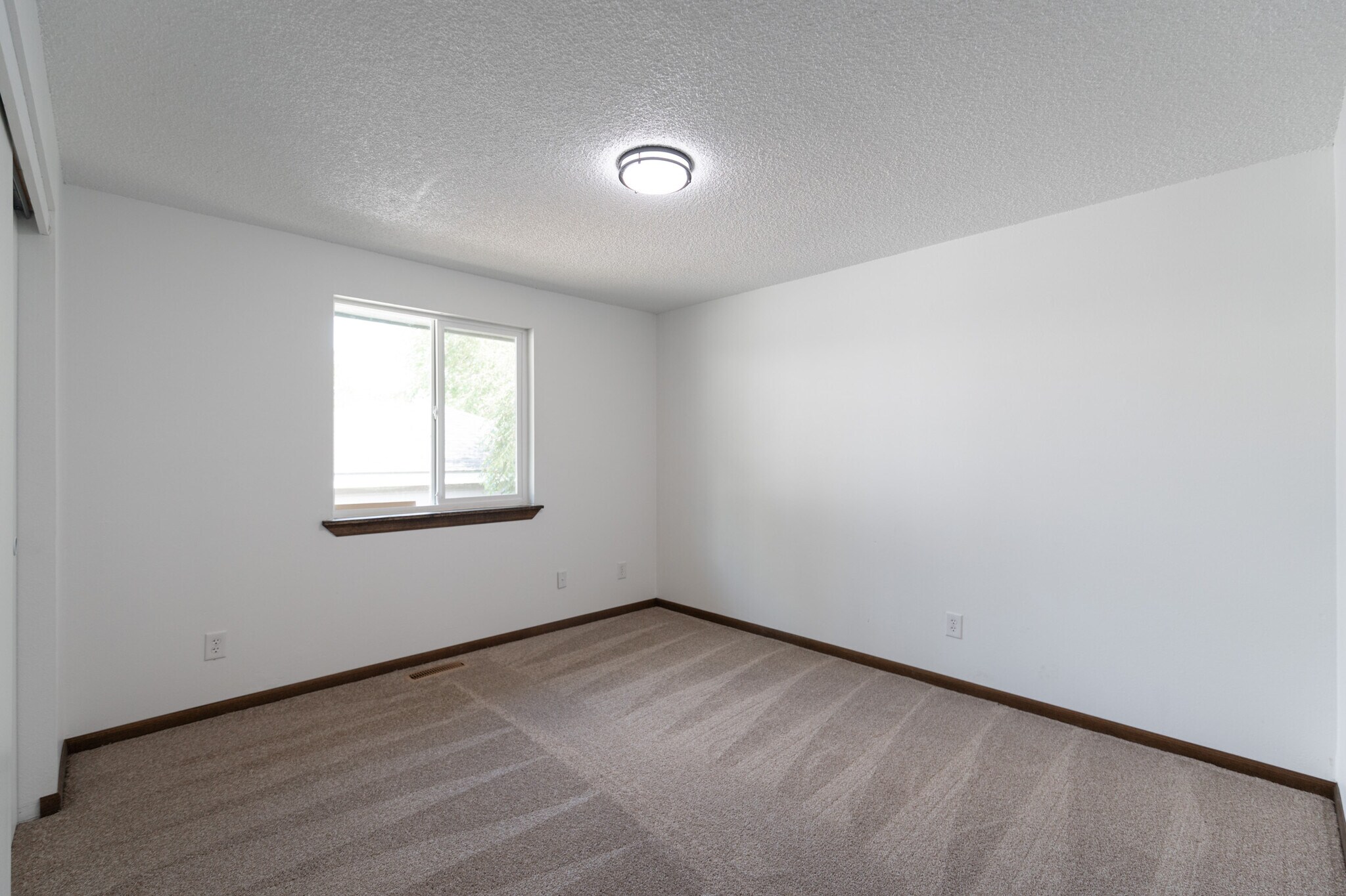 Building Photo - 514 E Longfellow Ave