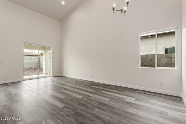 Building Photo - 949 E Desert Ln