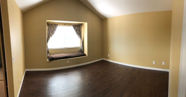 Building Photo - Beautiful 4 bedroom / 3 bathroom Heritage Home with Pool, Spa and Solar!