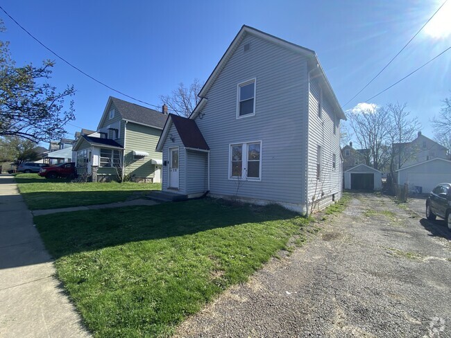 Building Photo - 2325 20th St SW