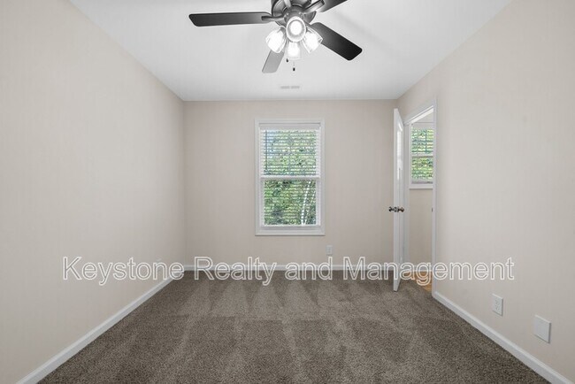 Building Photo - 178 Oak St