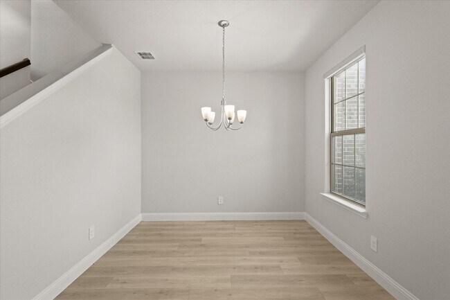 Building Photo - 1045 Thomas Pl