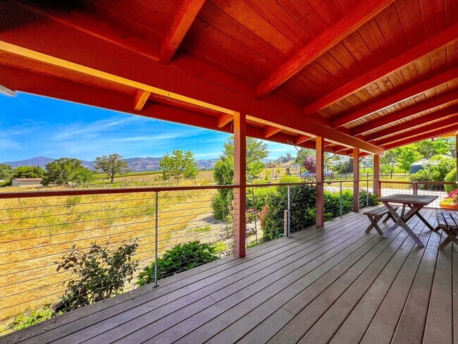 Building Photo - Charming Two Bedroom Country House with Vi...