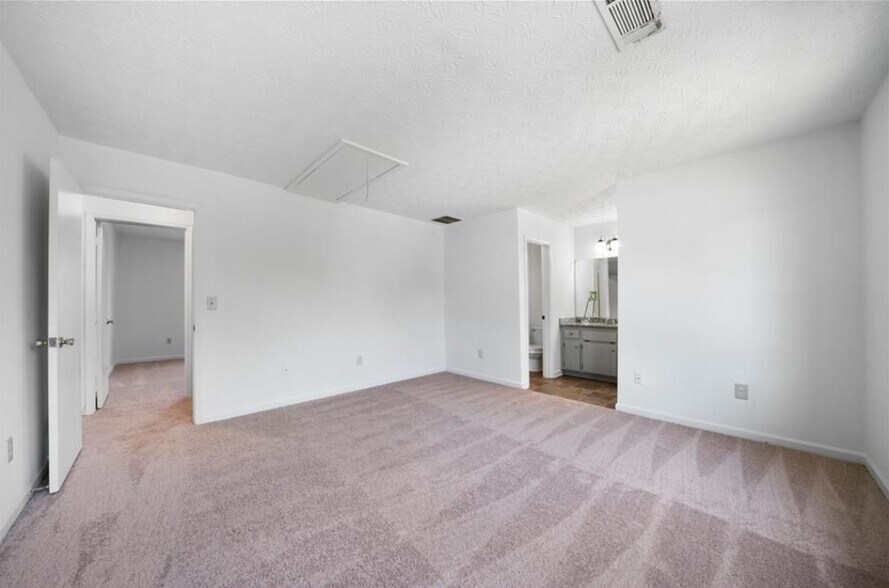 Building Photo - 3200 Duvall Pl NW