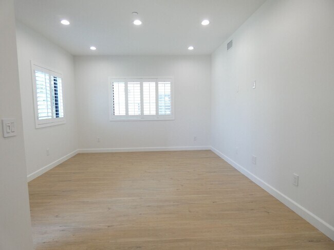 Building Photo - 5346 Lexington Ave