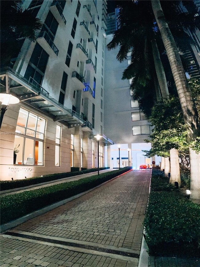 Building Photo - 1050 Brickell Ave