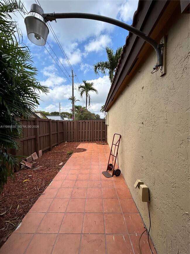 Building Photo - 8910 SW 4th Ln