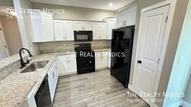 Building Photo - 8833 Hampshire Dr