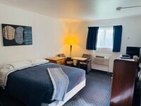 Building Photo - Furnished Efficiency Near Hospitals and Do...
