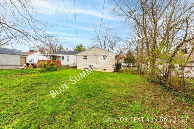 Building Photo - Adorable 3 bedroom house with a large fenc...