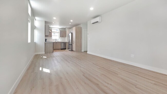 Building Photo - Modern North Beacon Hill Home with Updated Finishes and Great Amenities