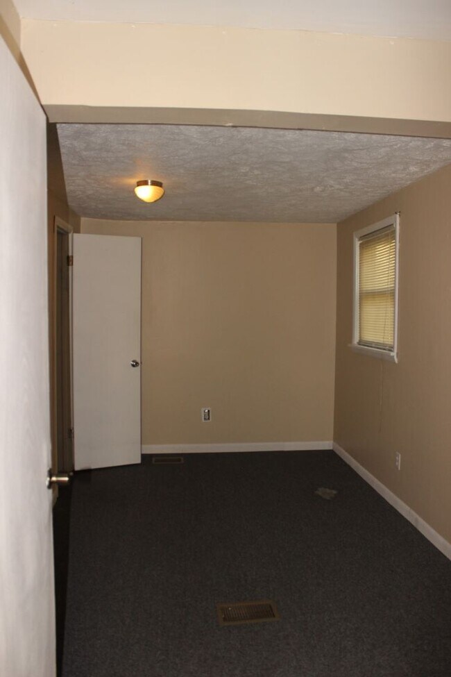 Building Photo - PRELEASING for AUGUST! Walk to Ball State! Spacious 4BR with Fenced Yard & Garage