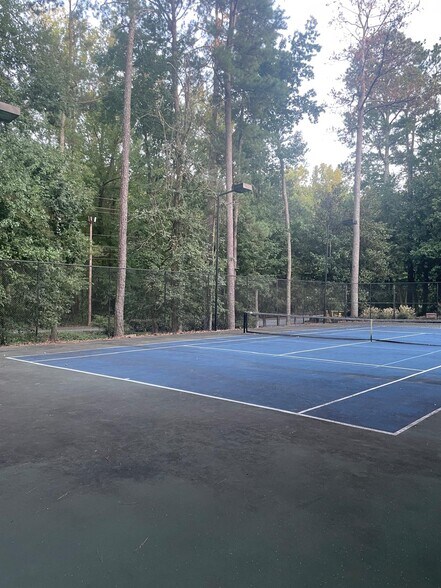 Tennis court - 6822 Glenridge Dr