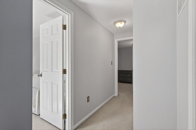 Building Photo - 9 Pine Meadows Dr