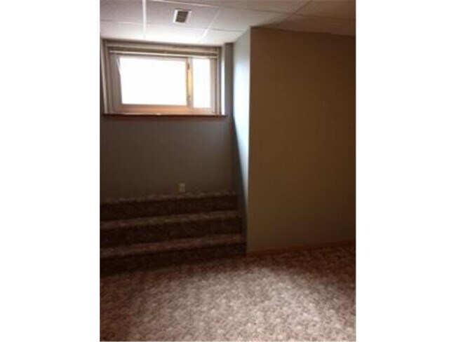 Building Photo - 109 E Luverne St