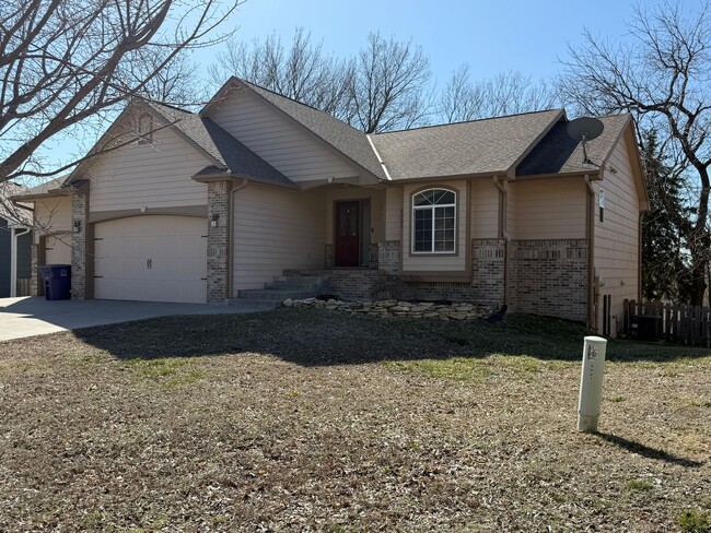 Building Photo - 5021 Shadow Ridge, Manhattan KS