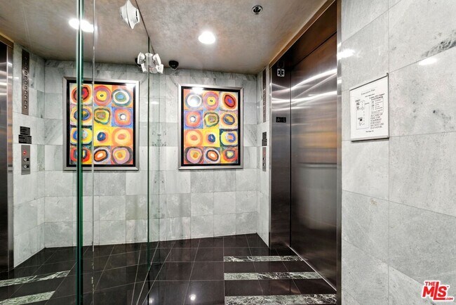 Building Photo - 10336 Wilshire Blvd