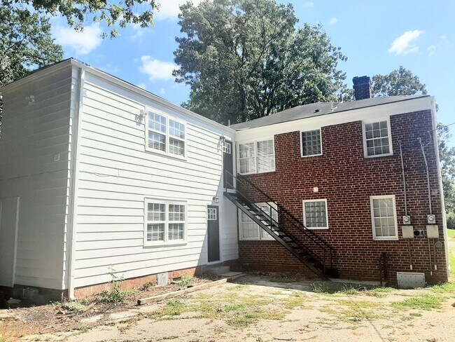 Building Photo - 224 W Trinity Ave